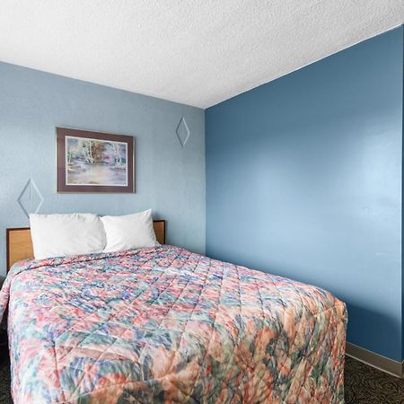 Broadway Inn Council Bluffs Exterior photo